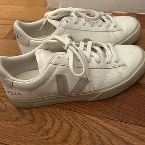 Veja Women’s Campo Low Top Sneakers Size 8 in White / Beige / Grey